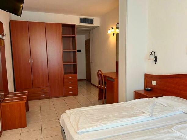 Imagen general del Hotel HOTEL FLORIDA. Foto 26