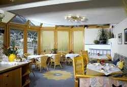 Imagen del bar/restaurante del Hotel HOTEL GARNI KARDONA. Foto 17