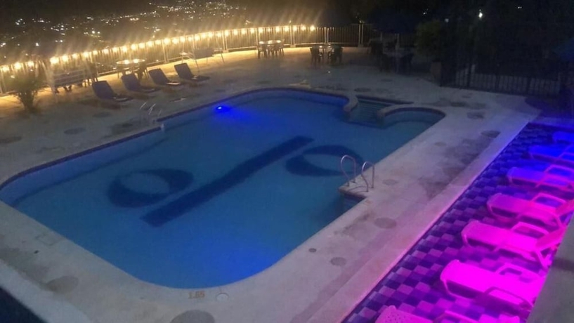 Imagen de la piscina del Hotel HOTEL GIRON CAMPESTRE. Foto 10
