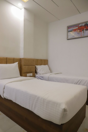Imagen de la habitación del Hotel HOTEL GULMOHAR PLAZA BY AUROVILLE ENT. Foto 3
