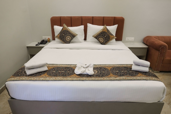 Imagen de la habitación del Hotel HOTEL GULMOHAR PLAZA BY AUROVILLE ENT. Foto 9