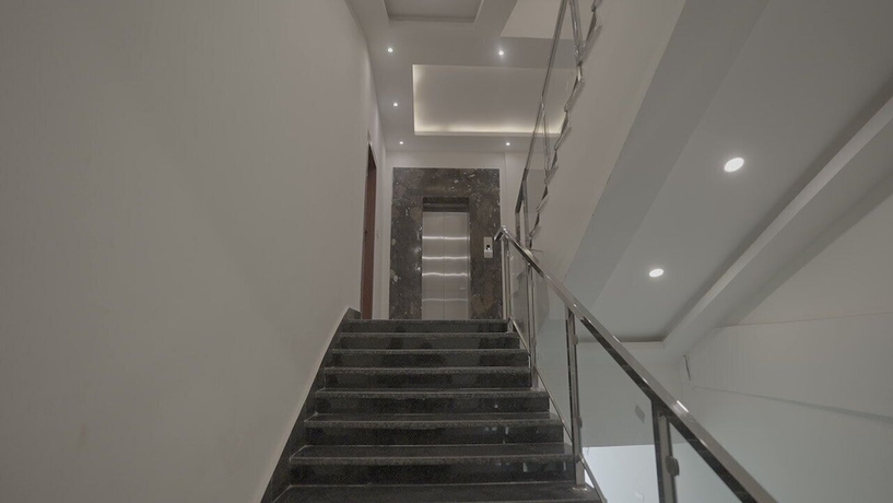Imagen de los interiores del Hotel HOTEL GUPTA GARDEN. Foto 14