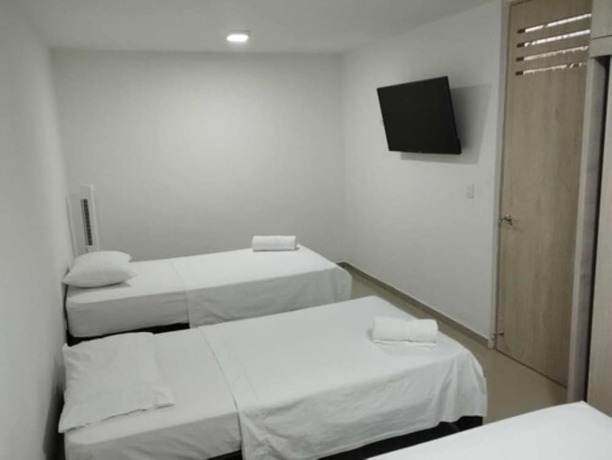 Imagen de la habitación del Hotel HOTEL HABANA REAL. Foto 18