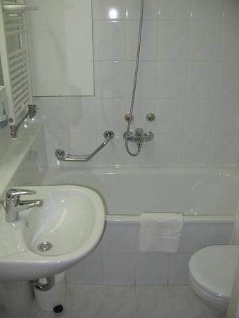 Imagen de la habitación del Hotel HOTEL HELIKON. Foto 3