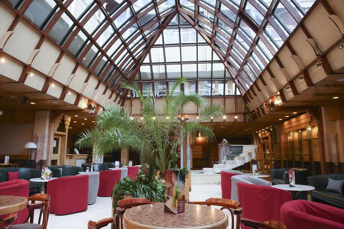 Imagen de los interiores del Hotel HOTEL HELIKON. Foto 6