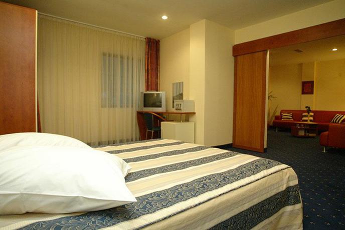 Imagen de la habitación del Hotel HOTEL JUNIOR BOCA TIMISOARA. Foto 2