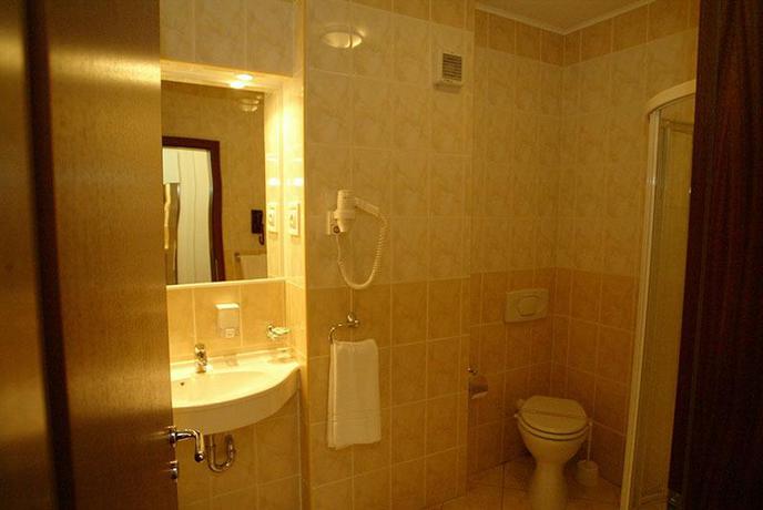 Imagen de los interiores del Hotel HOTEL JUNIOR BOCA TIMISOARA. Foto 9