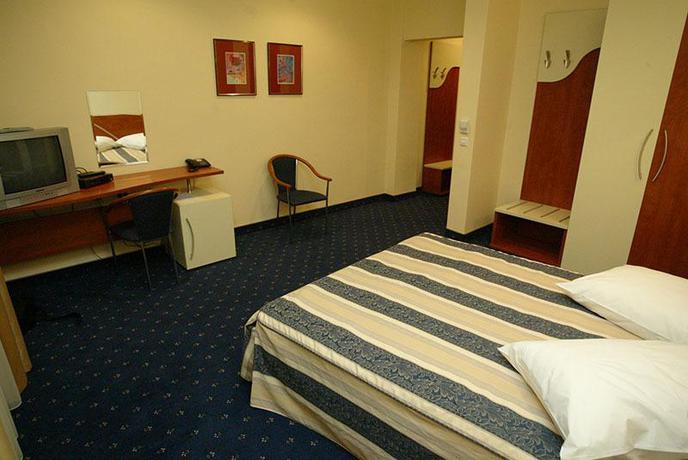 Imagen de la habitación del Hotel HOTEL JUNIOR BOCA TIMISOARA. Foto 4