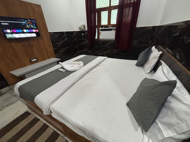 Imagen de la habitación del Hotel HOTEL KRISHNA HERITAGE VRINDAVAN. Foto 2