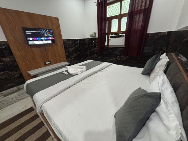 Imagen de la habitación del Hotel HOTEL KRISHNA HERITAGE VRINDAVAN. Foto 3