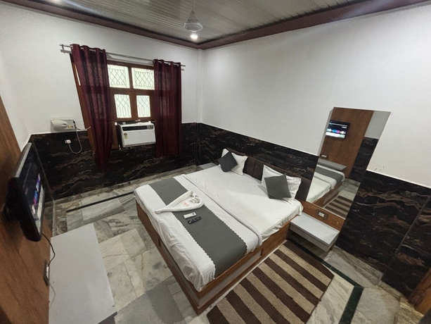 Imagen de la habitación del Hotel HOTEL KRISHNA HERITAGE VRINDAVAN. Foto 4