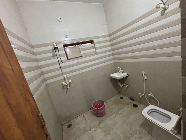 Imagen de la habitación del Hotel HOTEL KRISHNA HERITAGE VRINDAVAN. Foto 5