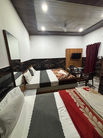Imagen de la habitación del Hotel HOTEL KRISHNA HERITAGE VRINDAVAN. Foto 8