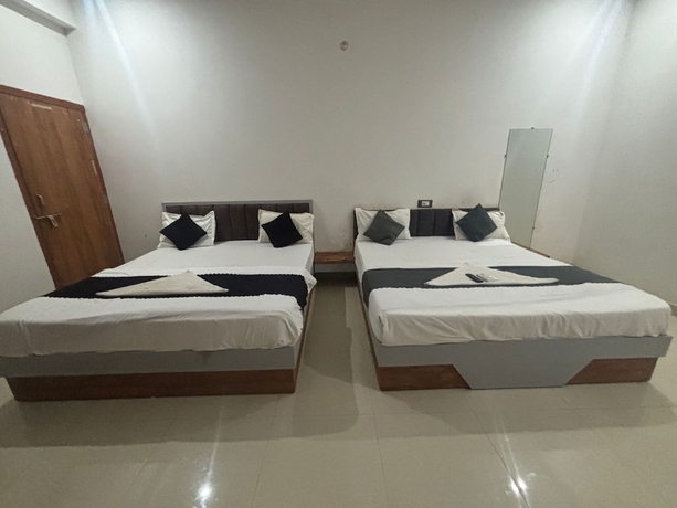 Imagen de la habitación del Hotel HOTEL KRISHNA HERITAGE VRINDAVAN. Foto 11