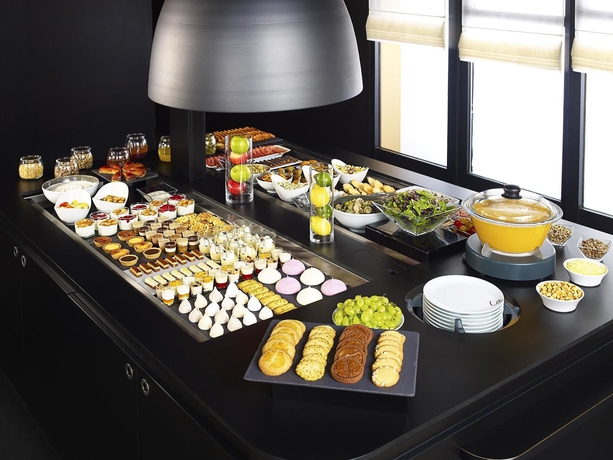 Imagen del bar/restaurante del Hotel HOTEL KYRIAD DIRECT LE BOURGET - GONESSE. Foto 8