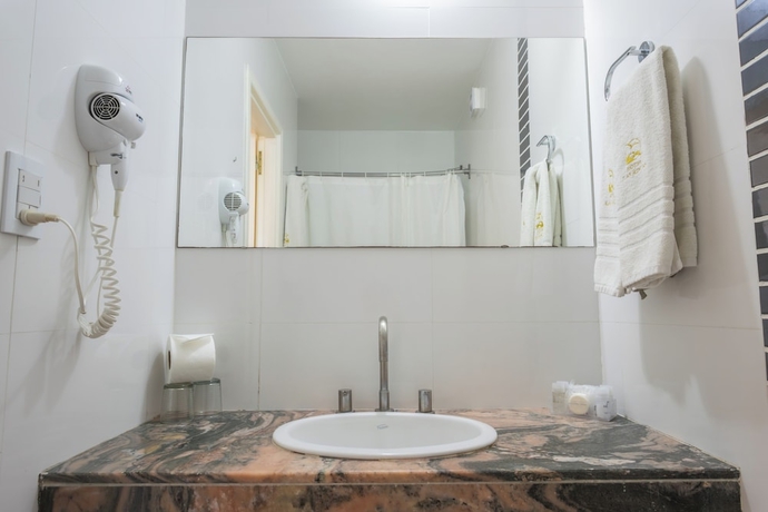 Imagen de la habitación del Hotel HOTEL LAS ROCAS. Foto 12