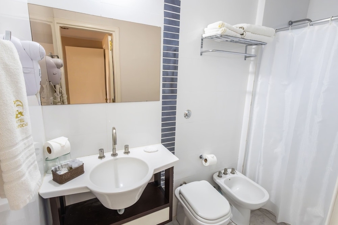 Imagen de la habitación del Hotel HOTEL LAS ROCAS. Foto 13