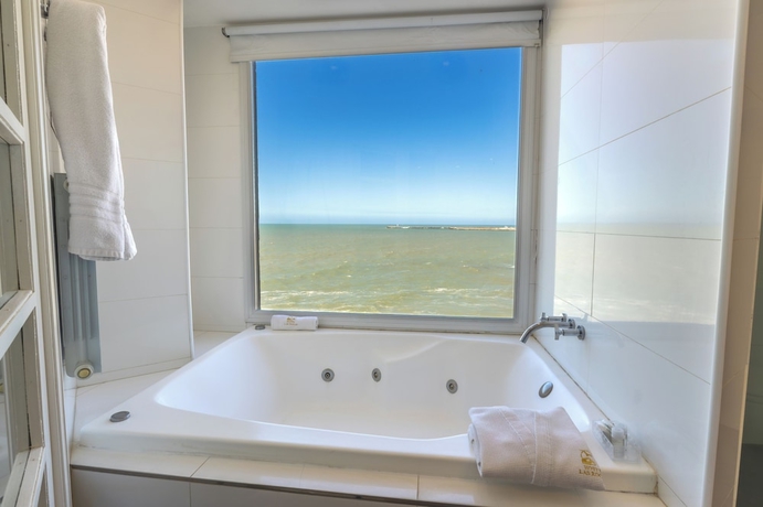 Imagen de la habitación del Hotel HOTEL LAS ROCAS. Foto 14