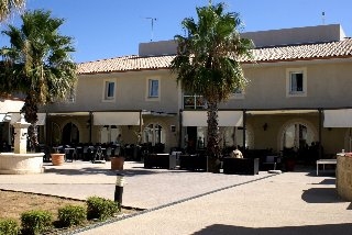 Imagen general del Hotel HOTEL LES JASSES DE CAMARGUE. Foto 2