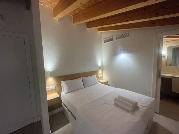 Imagen de la habitación del Hotel HOTEL LUNA NUEVA. Foto 3