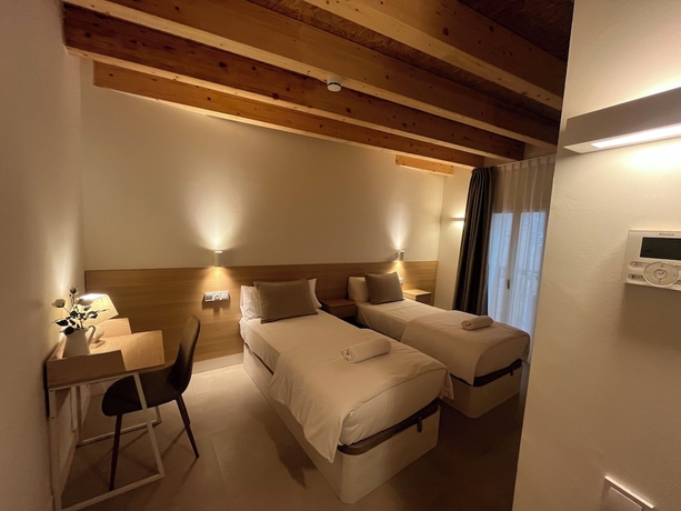 Imagen de la habitación del Hotel HOTEL LUNA NUEVA. Foto 6