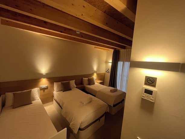 Imagen de la habitación del Hotel HOTEL LUNA NUEVA. Foto 8
