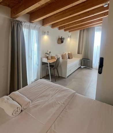 Imagen de la habitación del Hotel HOTEL LUNA NUEVA. Foto 12