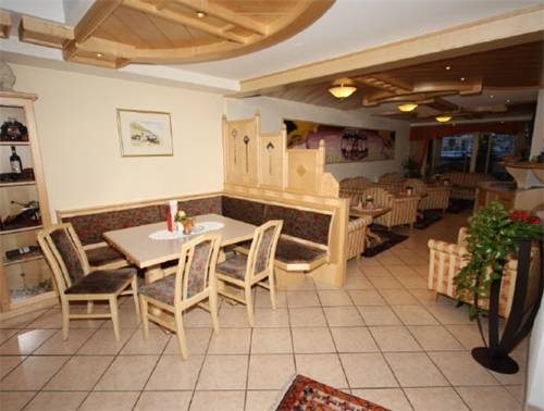 Imagen general del Hotel HOTEL MARTHA. Foto 8