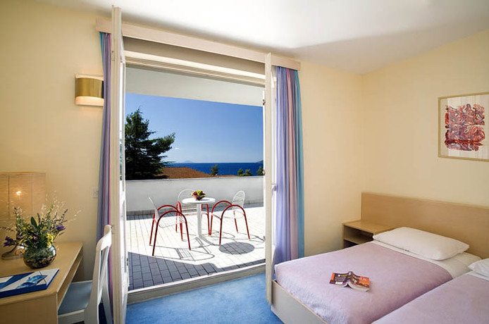 Imagen de la habitación del Hotel HOTEL MEDITERAN RABAC. Foto 5