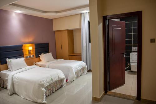 Imagen general del Hotel HOTEL MICKEL. Foto 7