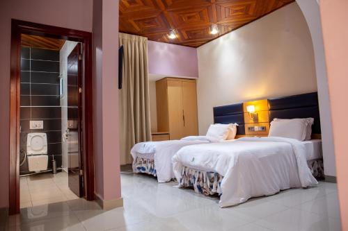 Imagen general del Hotel HOTEL MICKEL. Foto 8