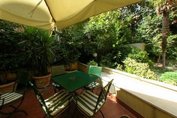 Imagen de los exteriores del Hotel HOTEL MIDI. Foto 3