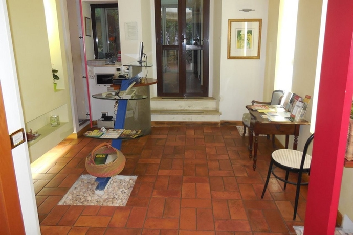 Imagen de los interiores del Hotel HOTEL MIDI. Foto 4