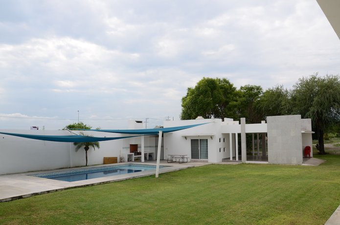 Imagen de la piscina del Hotel HOTEL MONARCA, Ciudad Victoria. Foto 13