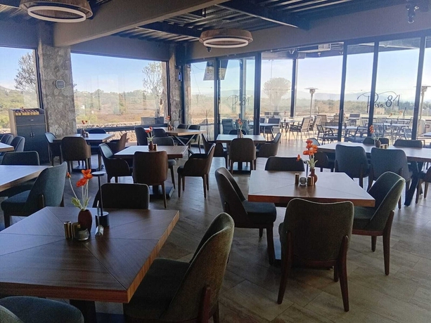 Imagen del bar/restaurante del Hotel HOTEL MONTES SUITES. Foto 3
