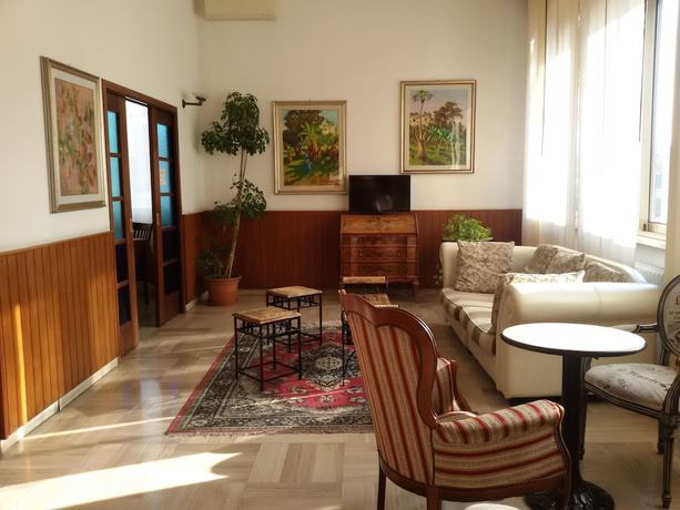 Imagen de los interiores del Hotel HOTEL MORELLI. Foto 17