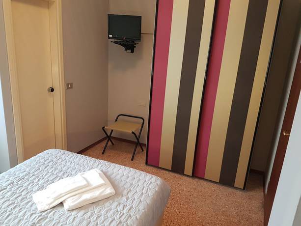 Imagen de la habitación del Hotel HOTEL MORELLI. Foto 7