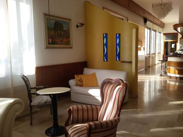 Imagen de los interiores del Hotel HOTEL MORELLI. Foto 20