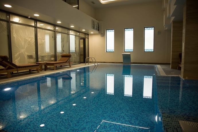 Imagen de la piscina del Hotel HOTEL NAIS. Foto 15