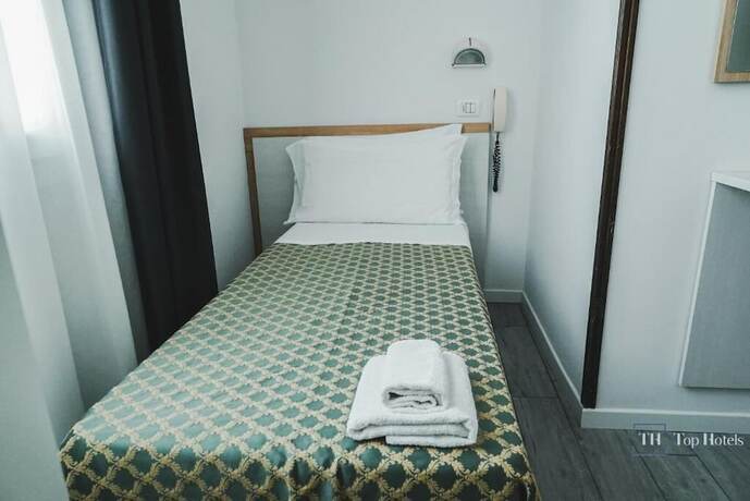 Imagen de la habitación del Hotel HOTEL NAUTIC. Foto 6