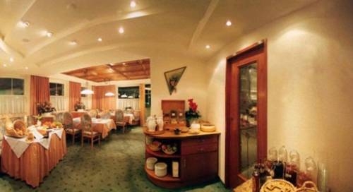 Imagen general del Hotel HOTEL NEDER. Foto 10