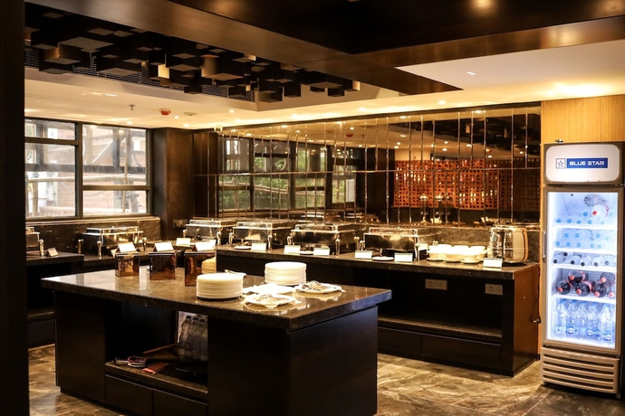 Imagen del bar/restaurante del Hotel HOTEL NOAH SPIRE. Foto 4