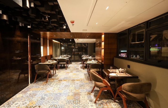 Imagen del bar/restaurante del Hotel HOTEL NOAH SPIRE. Foto 5