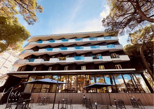 Imagen general del Hotel HOTEL NOIR - Free Breakfast & Brunch Until 13-00 - Vicinissimi a Mirabilandia. Foto 4