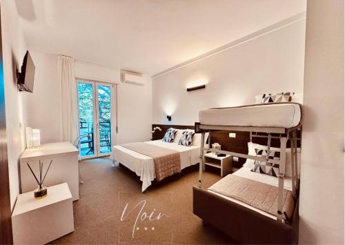 Imagen de la habitación del Hotel HOTEL NOIR - Free Breakfast & Brunch Until 13-00 - Vicinissimi a Mirabilandia. Foto 15