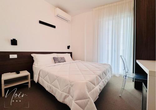 Imagen de la habitación del Hotel HOTEL NOIR - Free Breakfast & Brunch Until 13-00 - Vicinissimi a Mirabilandia. Foto 17