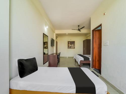 Imagen de la habitación del Hotel HOTEL O RAJ Mahal. Foto 19