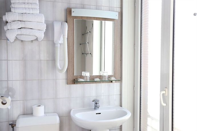 Imagen de la habitación del Hotel HOTEL PARIS VILLETTE. Foto 2