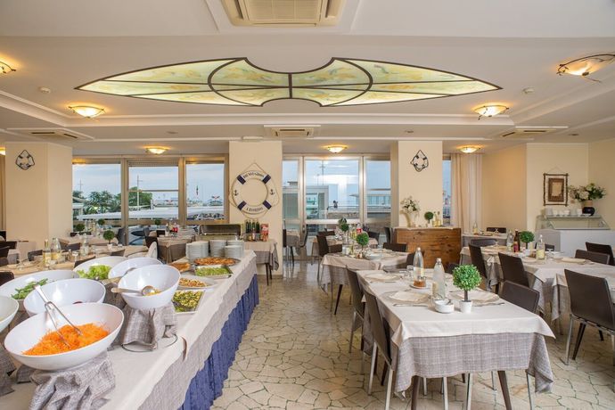 Imagen del bar/restaurante del Hotel HOTEL PATRIZIA. Foto 6