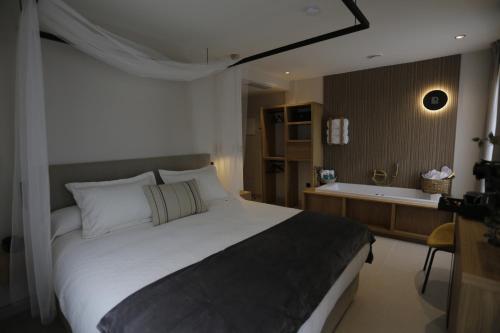 Imagen de la habitación del Hotel HOTEL PUERTO DE LUARCA. Foto 5